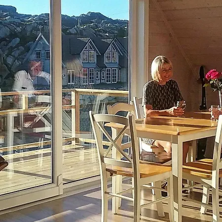 9 Person In Utsira-by Traum